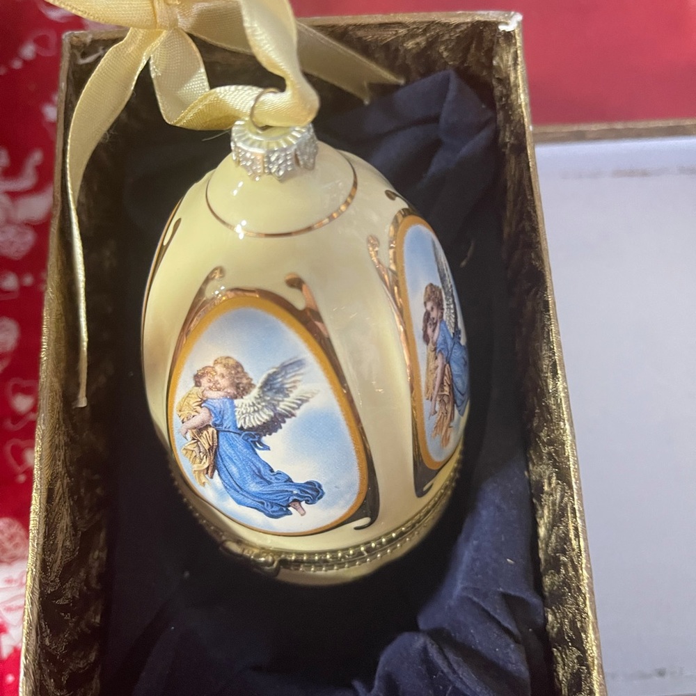 Easter 24 Kt gold trim Angels hand painted. Retail $800. Rare renowned artist